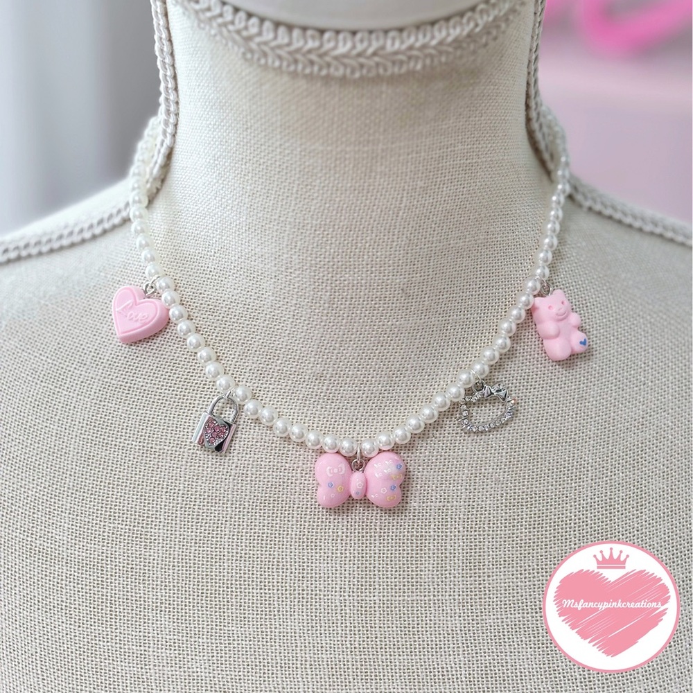 Hello Kitty pearl chocker necklace